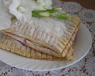 Вишневый штрудель с крыжовником