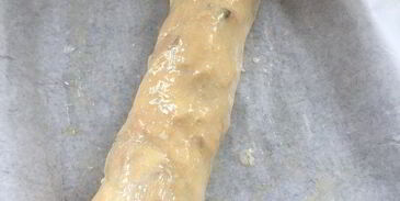 яблочно-сливовый штрудель с ванильным соусом