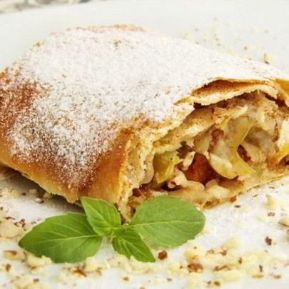 Яблочный штрудель с грецким орехом