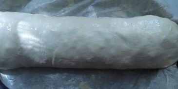 яблочный штрудель с изюмом и карамельной крошкой