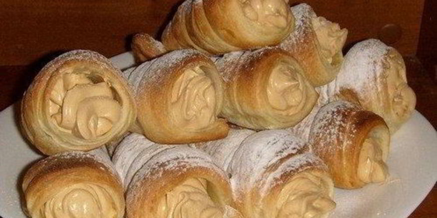 Рецепт слоеных трубочек с вареным сгущенным молоком