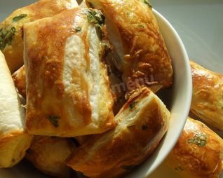 Слойки бульонные с сыром