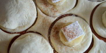 слойки с бананом и пастилой