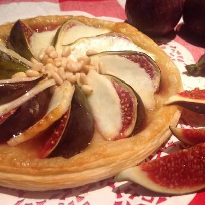 Слойки с инжиром и сыром