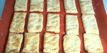 слойки с клубникой и кремом