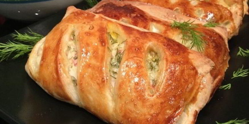 Рецепт слоек с крабовыми палочками и творогом