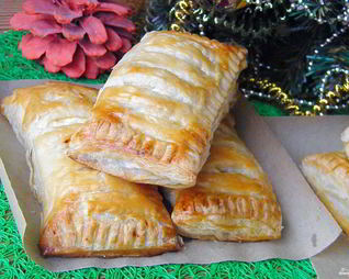 Слойки с творогом из готового слоеного теста