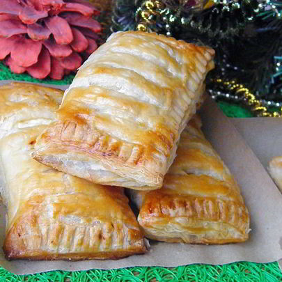 Слойки с творогом из готового слоеного теста