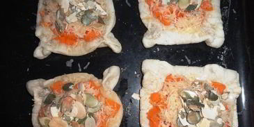 слойки с тыквой и тыквенными семечками