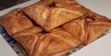 слойки с яблоками