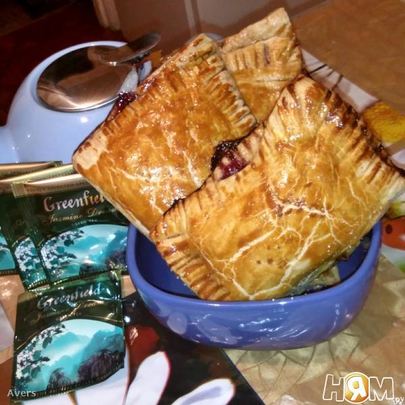 Слойки Вишенка из готового теста