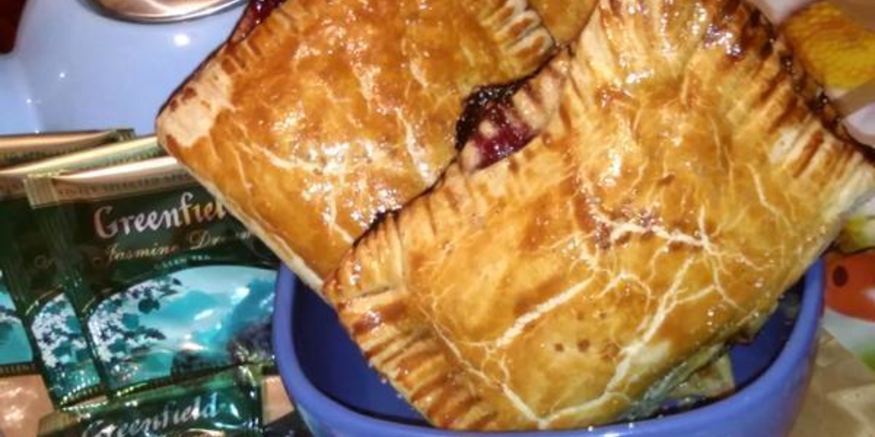 Рецепт слоек вишенка из готового теста