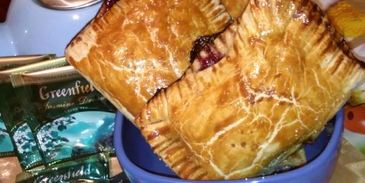 слойки вишенка из готового теста