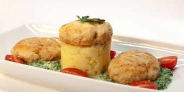 мясные сырники с зеленой сметаной