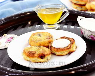 Сырники из творога с изюмом