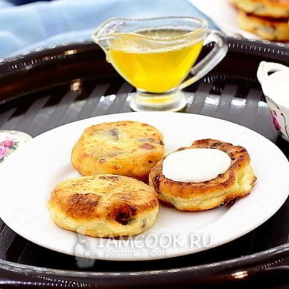 Сырники из творога с изюмом