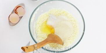 сырники из творога с изюмом