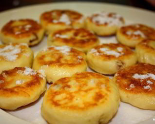 Сырники с изюмом без яиц