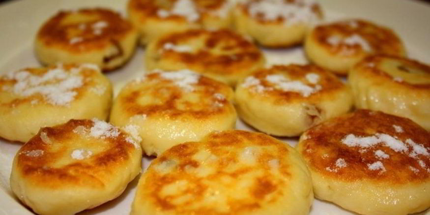 Рецепт сырников с изюмом без яиц