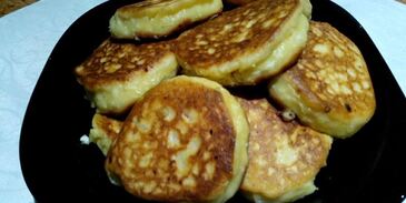 сырники с клубникой и клубничным сиропом