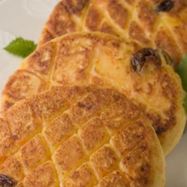 Рецепт Сырников с морковью и изюмом