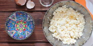 сырники с вишневым соусом и корицей