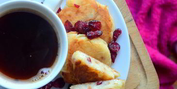 сырники с яблоком и вяленой вишней