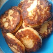 Рецепт Сырников с яблоком, ванилью и корицей на сковороде