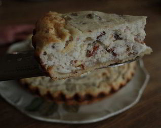 Творожник с изюмом и миндалем