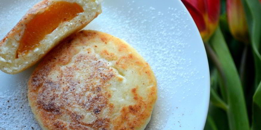 Рецепт творожников с абрикосами