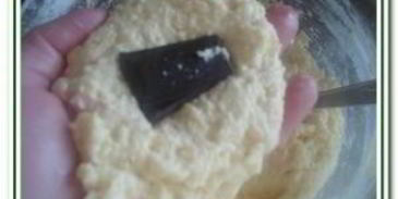 ванильные сырники с шоколадом и вишней