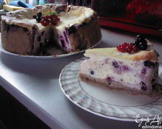 Воздушный творожник со смородиной