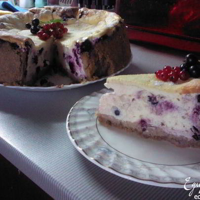 Воздушный творожник со смородиной