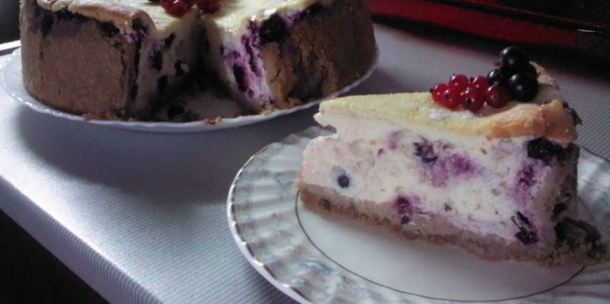 Рецепт воздушного творожника со смородиной