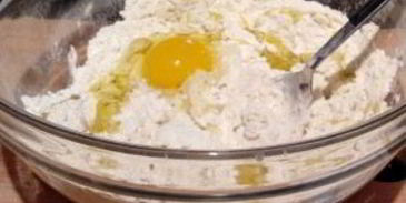 тонкое тесто для пиццы без дрожжей