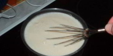 бисквитный торт с заварным кремом и клубникой