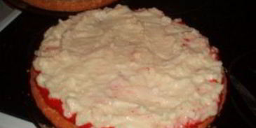 бисквитный торт с заварным кремом и клубникой