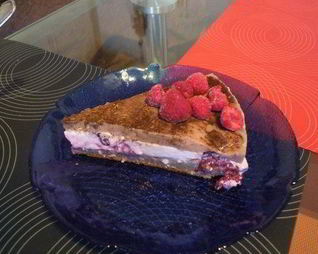 Протеиновый торт с ежевикой