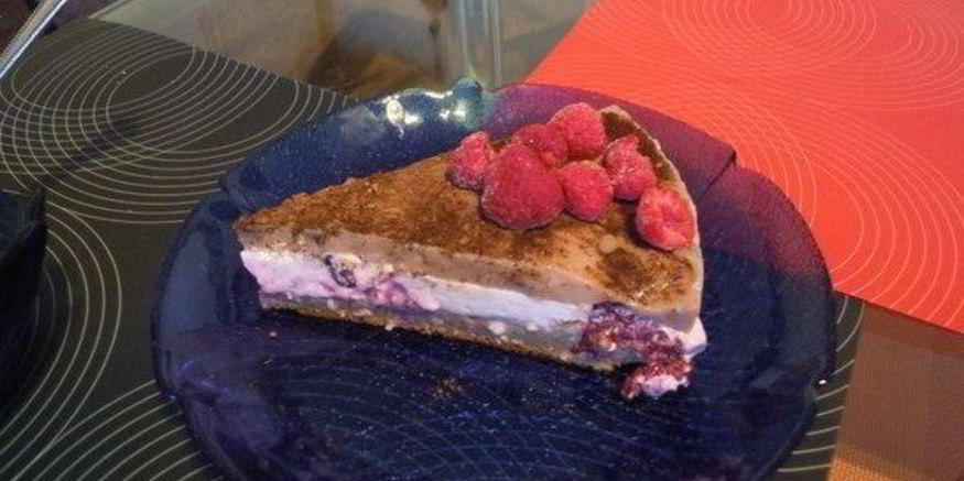 Рецепт протеинового торта с ежевикой