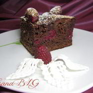 Рецепт Шоколадного бисквита с малиной