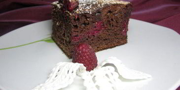 шоколадный бисквит с малиной