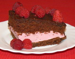 Шоколадный торт с малиновым суфле