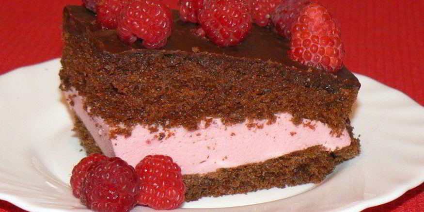 Рецепт шоколадного торта с малиновым суфле