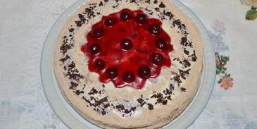 шоколадный торт с вишней и сметанным кремом