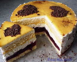 Сметанный торт с вишней и яичным ликером