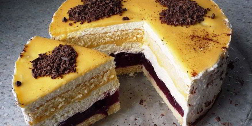 Рецепт сметанного торта с вишней и яичным ликером