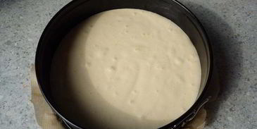 сметанный торт с вишней и яичным ликером