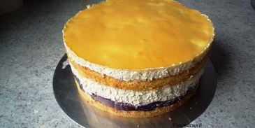 сметанный торт с вишней и яичным ликером