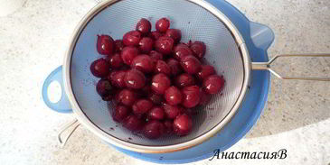 сметанный торт с вишней и яичным ликером