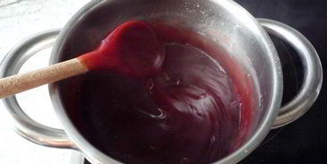 сметанный торт с вишней и яичным ликером